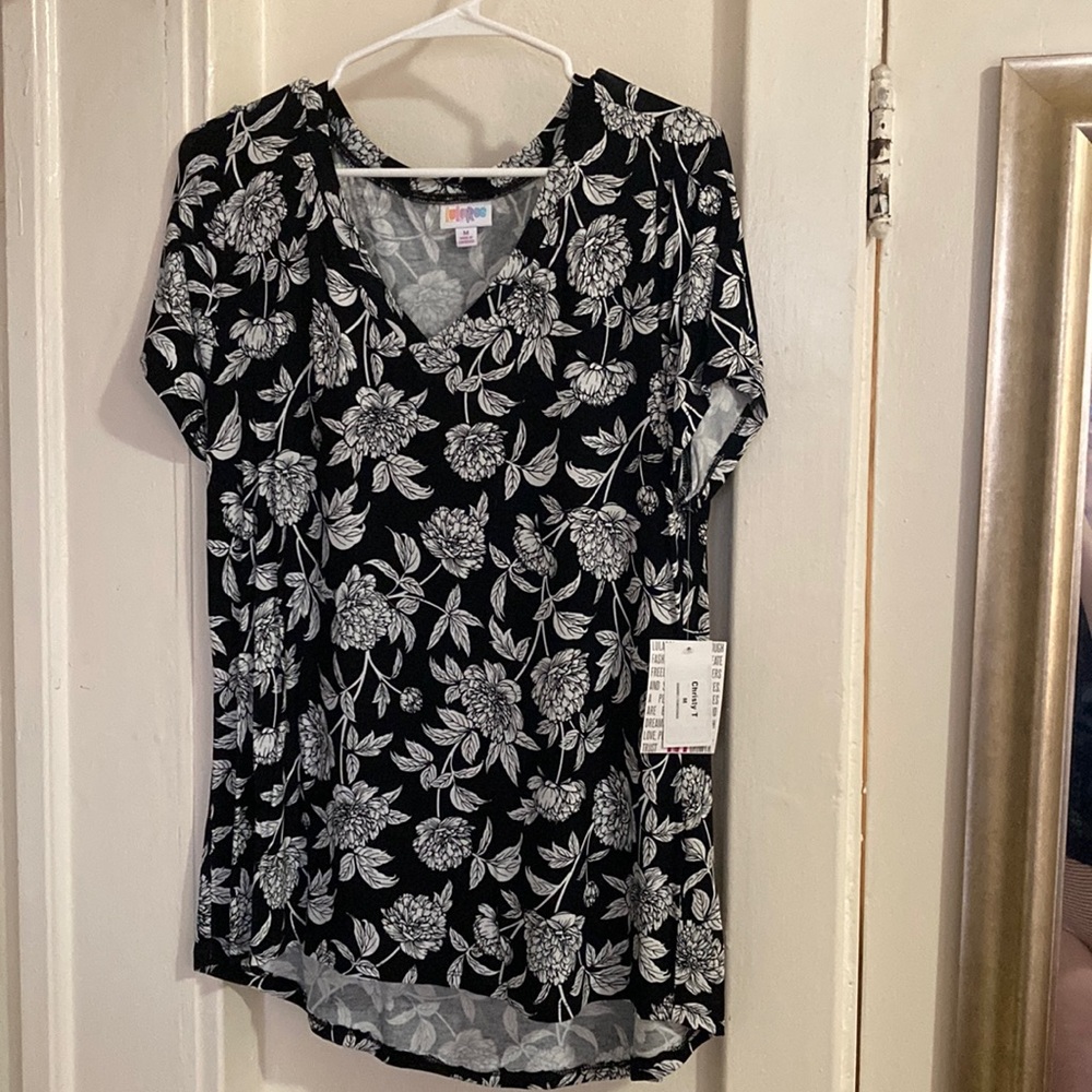 LuLaRoe Blk & WhT flowered HiLo Christy T